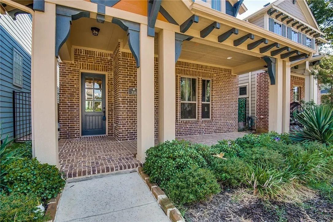 3 bed, 2.5 bath, 2224 sqft, $4,400 — Photo 2