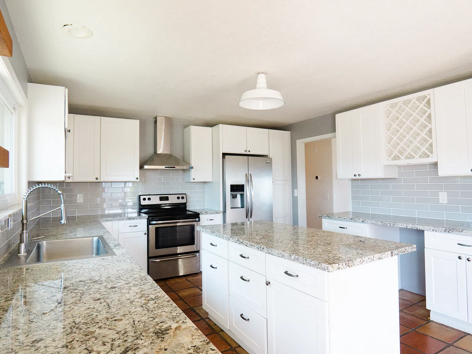 4 bed, 2010 sqft, $5,200 — Photo 3