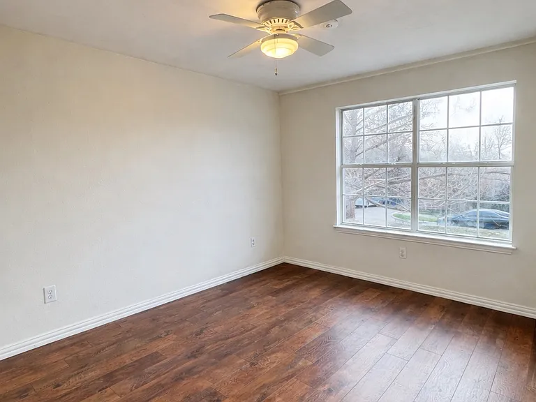 2108 Sandell Dr — Photo 16