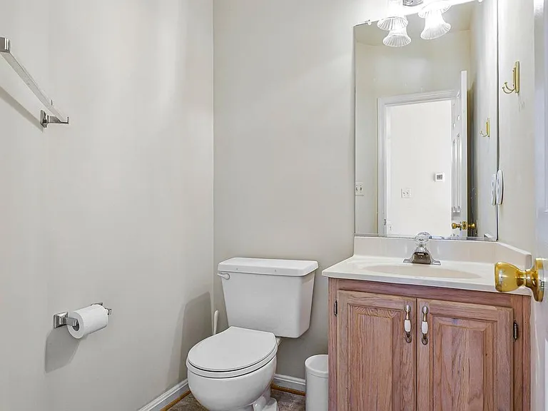 7059 Kings Manor Dr — Photo 9
