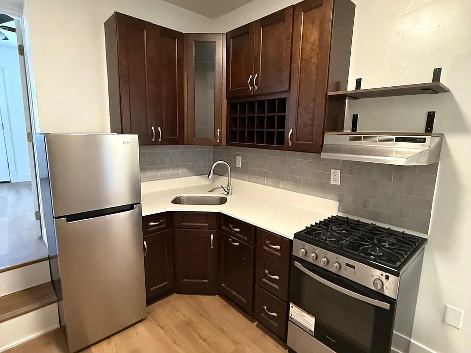 402 E Walnut Ln #2