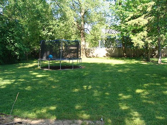 3rd image of 523 S Cochran Ave