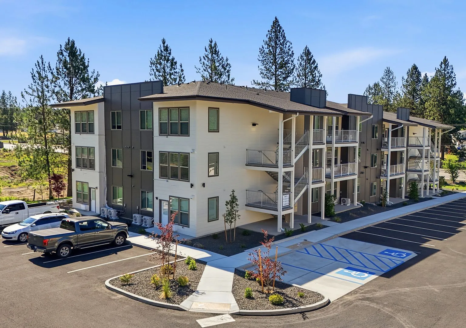 Canter Court — Photo 4