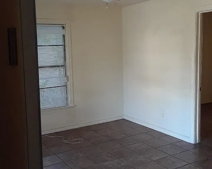 2802 Lawrence Rd — Photo 2