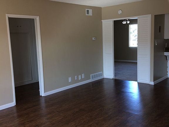 4th image of 921 S Park Cir APT 17