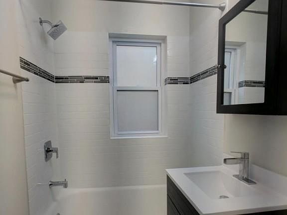 5th image of 3819 N Greenview Ave APT 2N