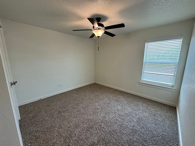 1410 Cedar River Ln — Photo 27