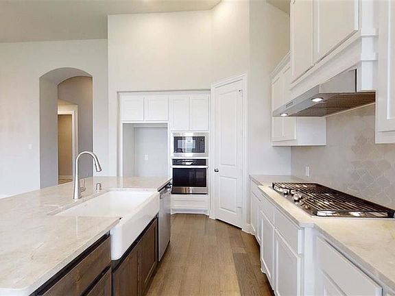 3rd image of 1605 Lavender Dr