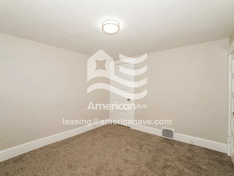 1386132_013_bedroom_13874924.jpg