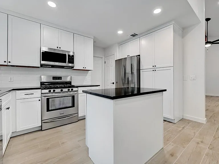 1714 Kimmerling Ln — Photo 10