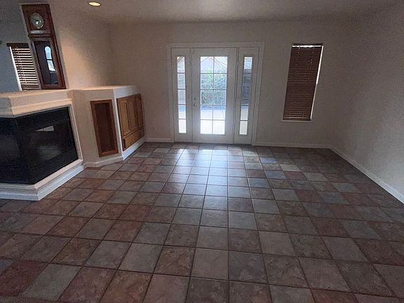4th image of 210 Dahlia Ct