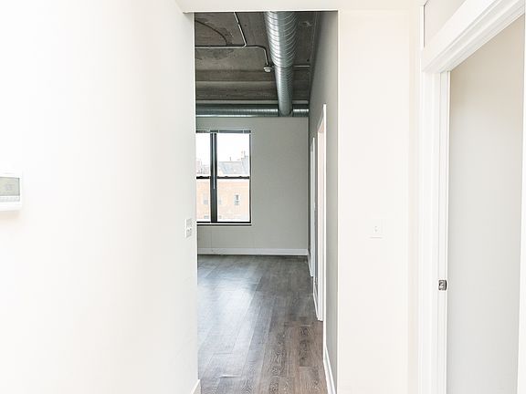 5th image of 2036 S Michigan Ave #409