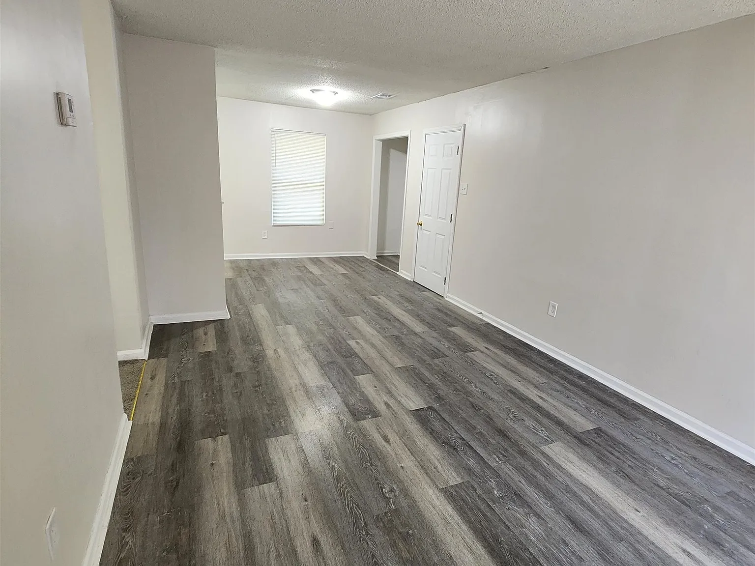 3 bed, 1.0 bath, 1046 sqft, $1,100 — Photo 2