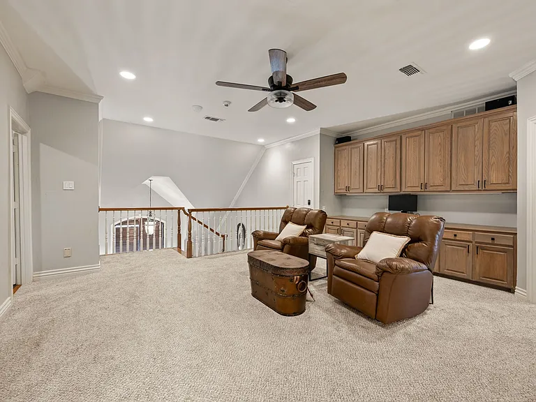 208 Highpoint Cir — Photo 15