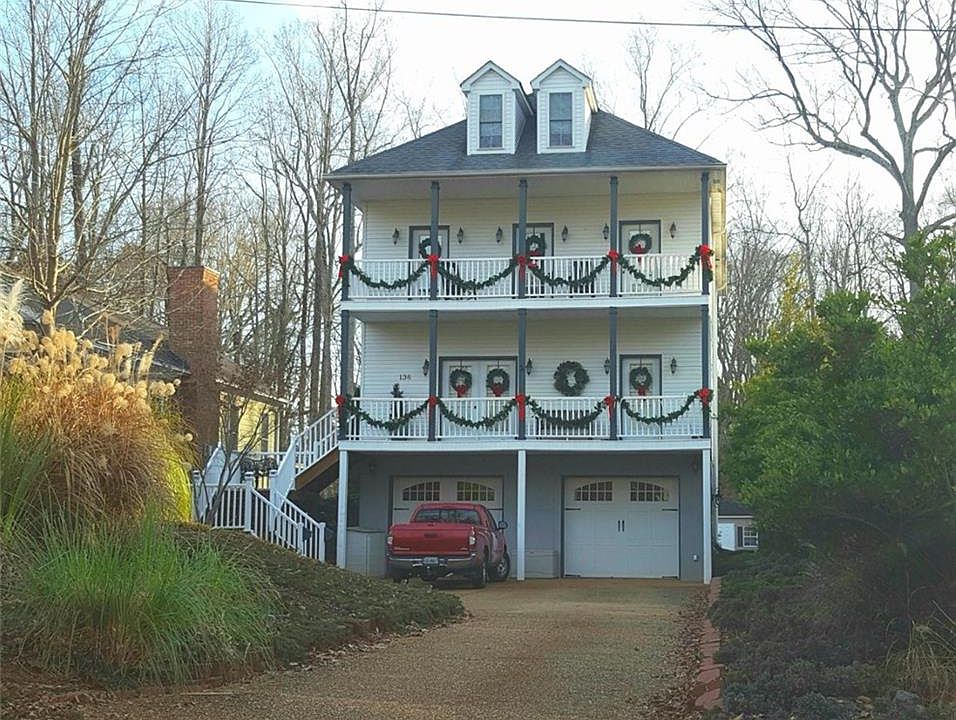 1st image of 136 Mimosa Dr