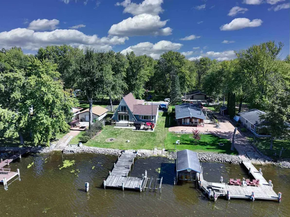 8909 Riverview Ln, Fremont, WI 54940
