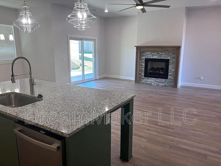 1902 Hollow Crest Ct — Photo 6