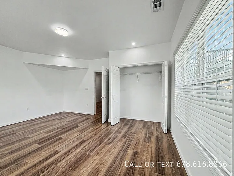 70 Charleston Ln — Photo 6
