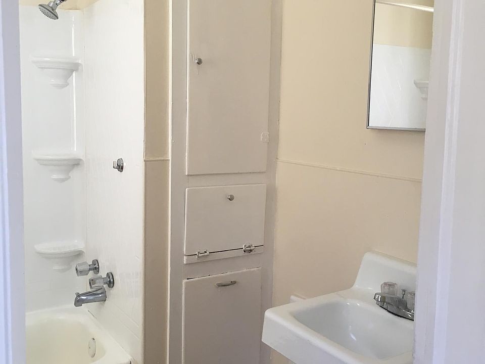 2nd image of 118 N 2nd St APT D