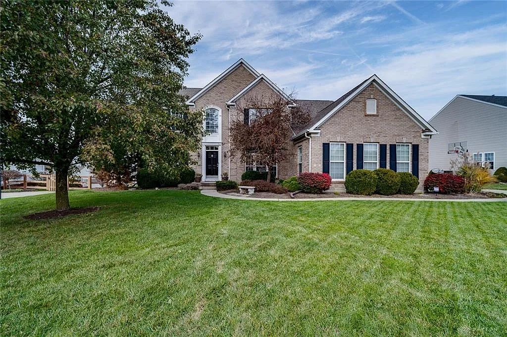 30 Martin Ln photo 1