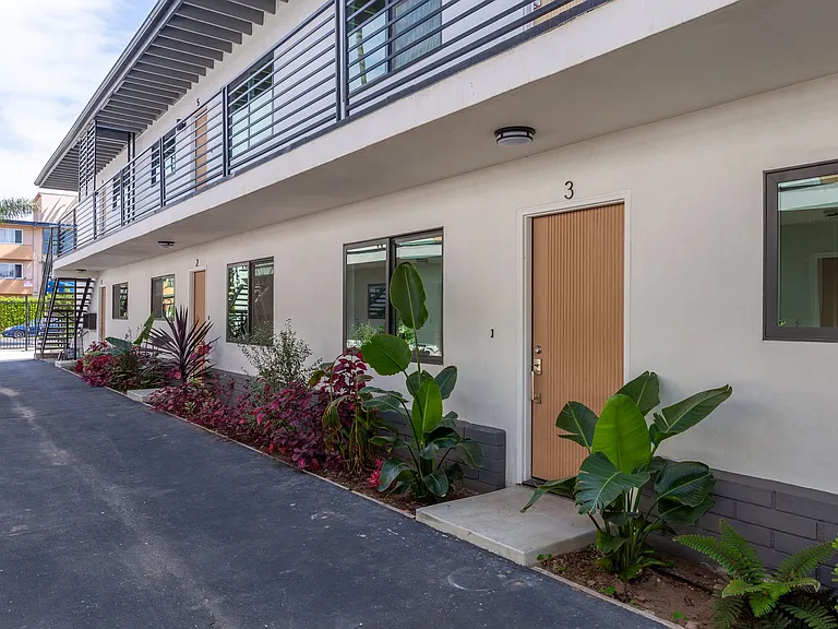 1319 S St. Andrews Pl — Photo 10