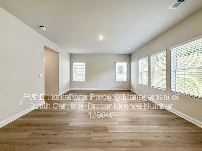 4 bed, 2.5 bath, 2479 sqft, $2,225 — Photo 2