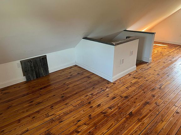 5th image of 1202 Williamson St