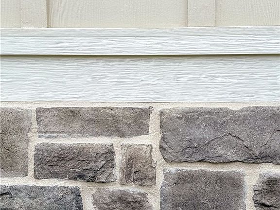 4th image of 3 Anchinleck Cir