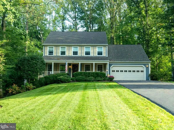 9843 S Park Cir, Fairfax Station, VA 22039