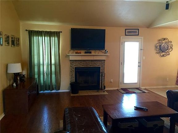 3rd image of 310 Sugarloaf Ave