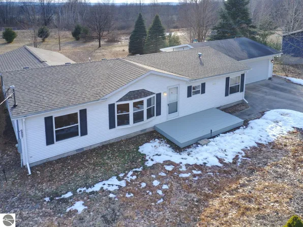 6897 River St, Benzonia, MI 49616