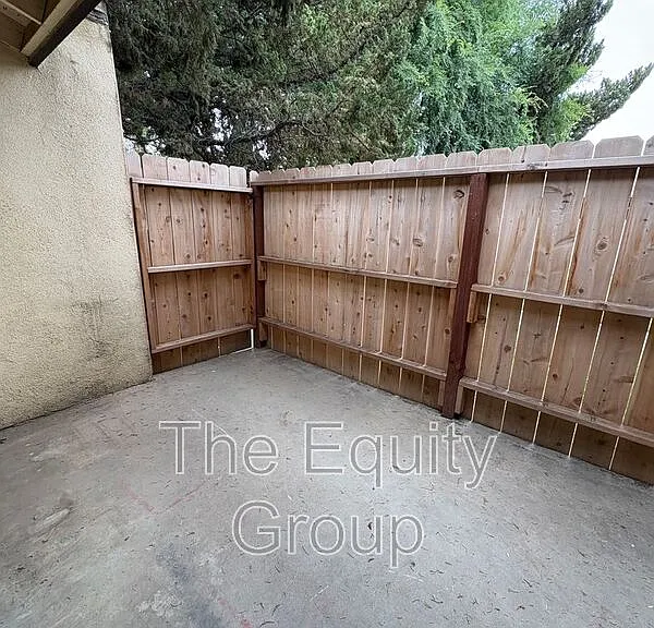 1400 W Elowin Ave — Photo 17