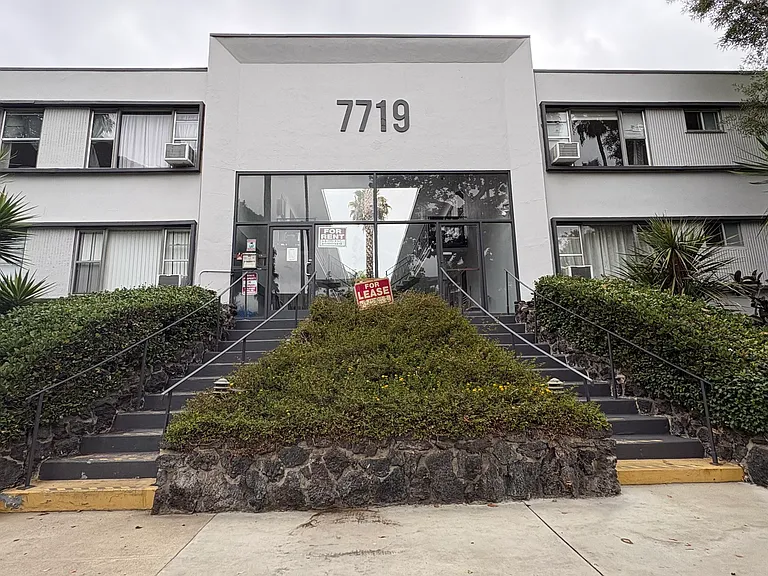 7719 Hampton Ave #17 — Photo 2