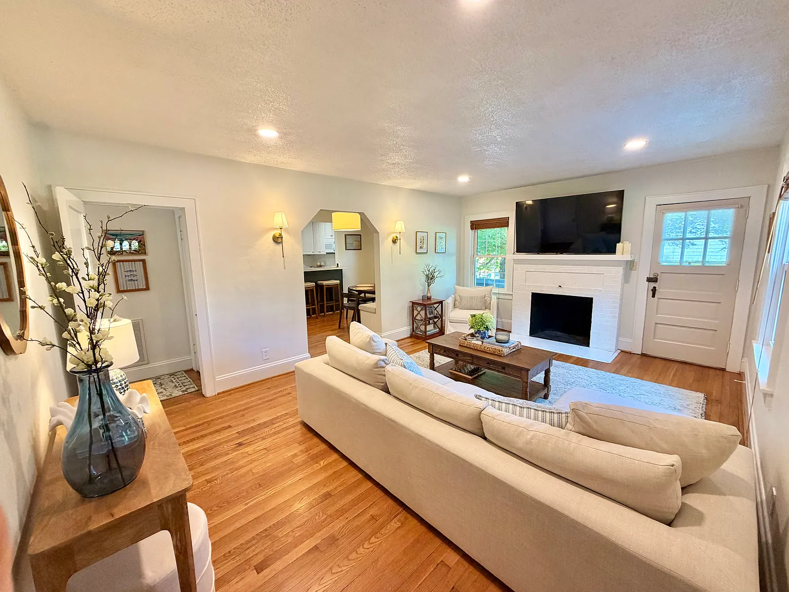 3 bed, 1905 sqft, $3,100 — Photo 4