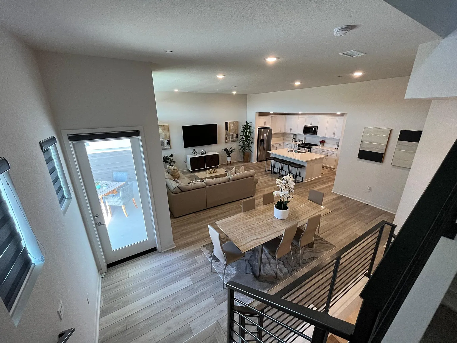 3 bed, 2185 sqft, $5,200 — Photo 2