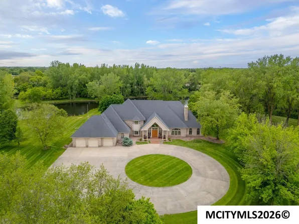 1881 12th St NE, Mason City, IA 50401