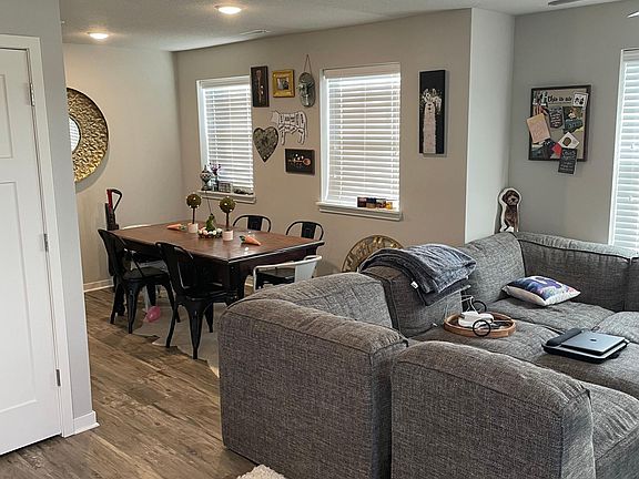 5th image of 1421 SE Quartz Ln
