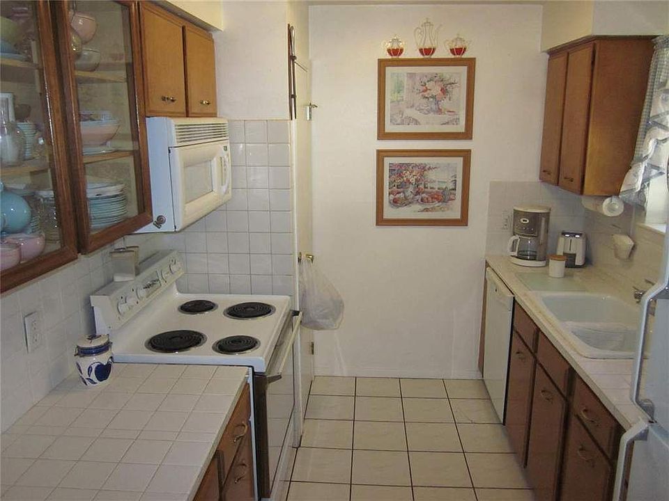2nd image of 351 West Rd