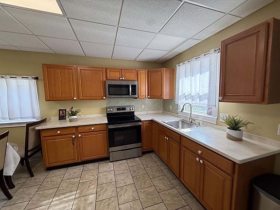 3rd image of 651 Pleasant Street