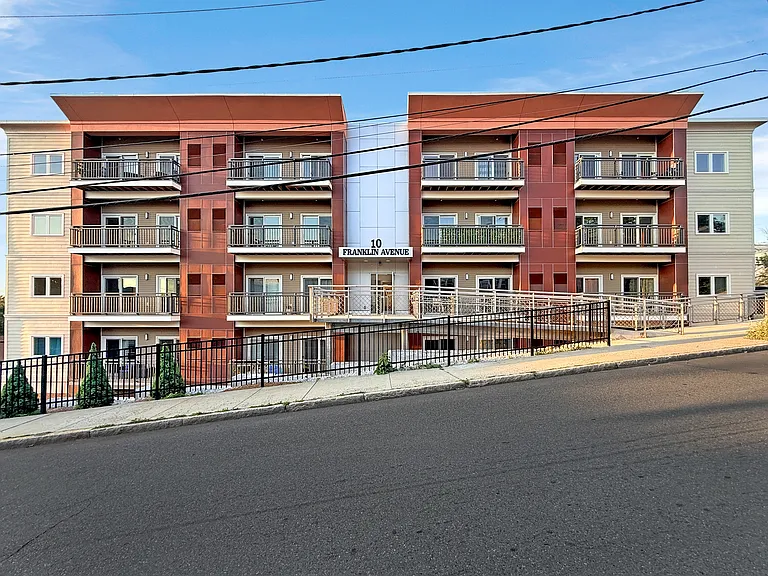 10 Franklin Ave #300 — Photo 16
