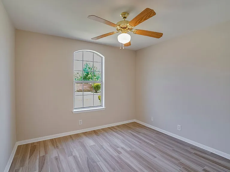 1013 Lantana Ln — Photo 11