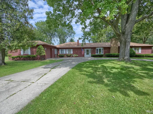 35849 Pratt Rd, Memphis, MI 48041