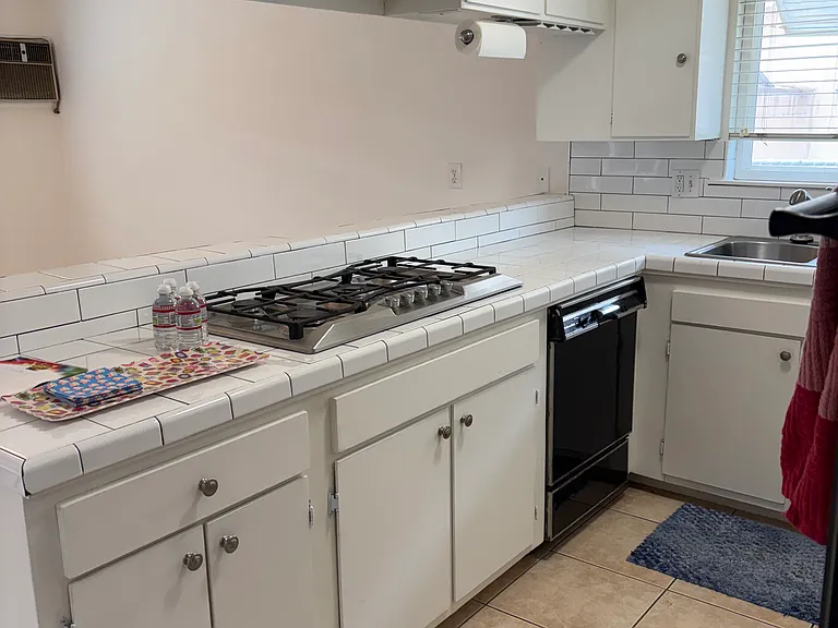 16748 San Fernando Mission Blvd — Photo 2