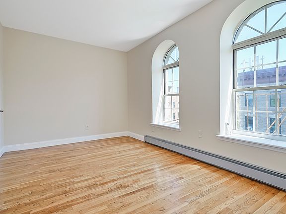 5th image of 392 Tompkins Ave APT 4