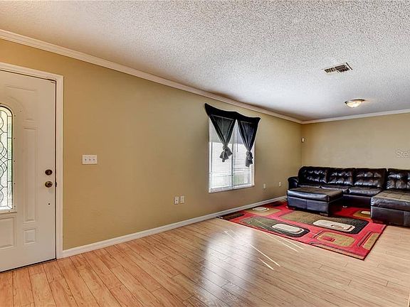 3rd image of 1712 S Acadian Dr