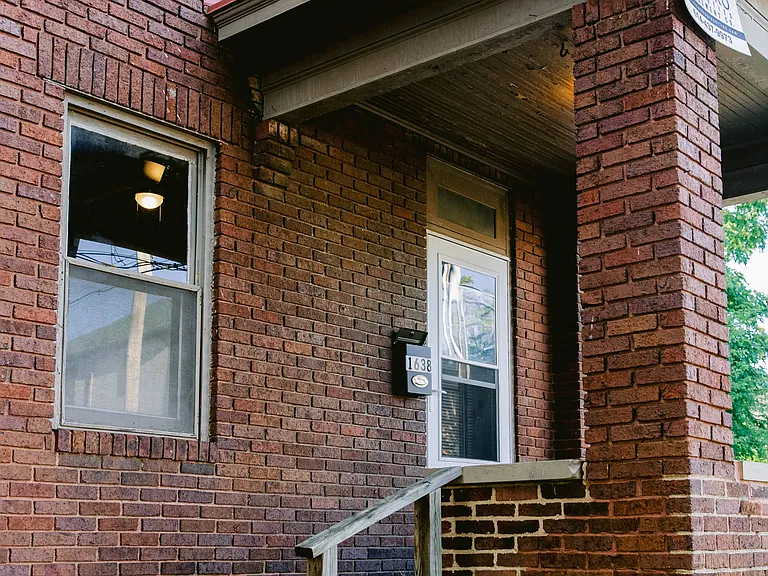 1638 Indianola Ave — Photo 1