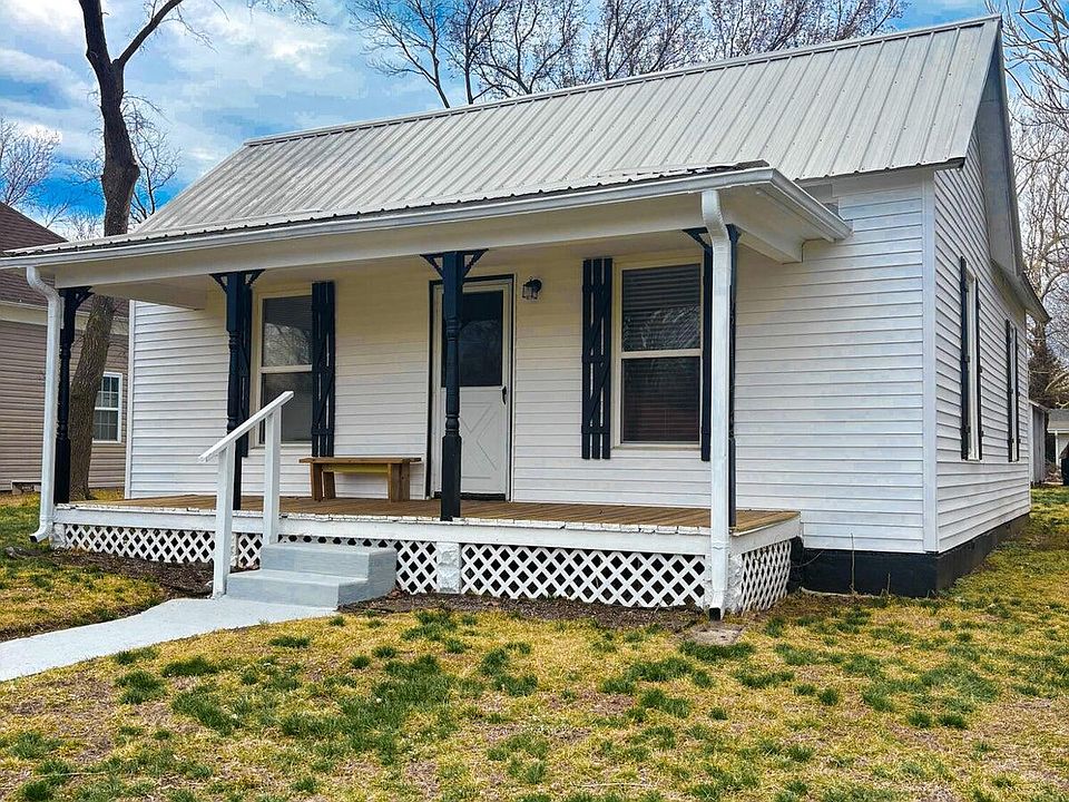 1st image of 206 S Winfield Avenue