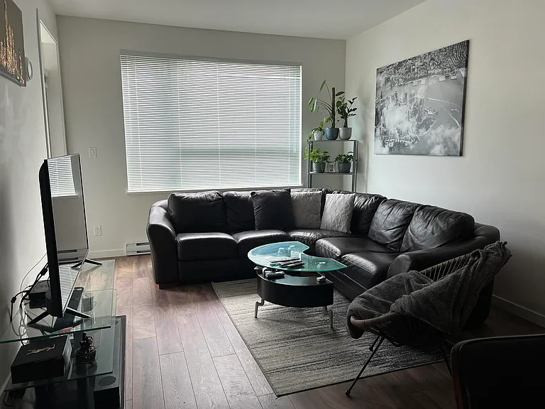 717 Breslay St #3F — Photo 10