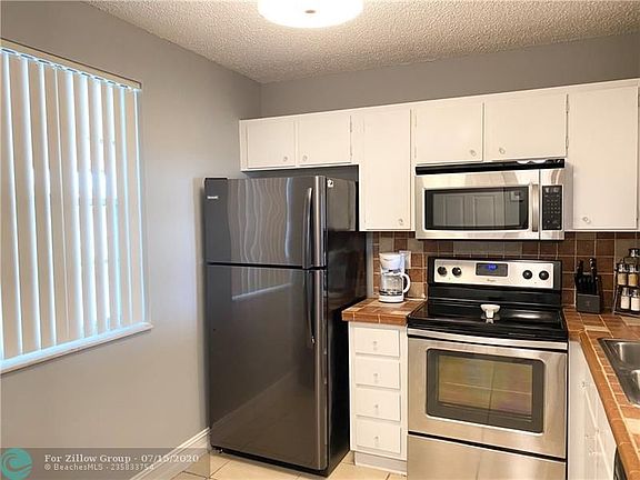 3rd image of 5541 W Lakeside Dr #202