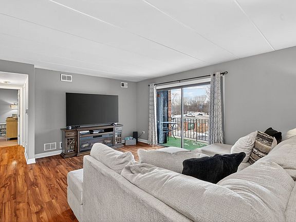 3rd image of 9122 W 140th St APT 2NW
